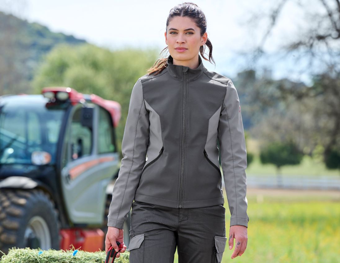 Themen: Softshelljacke e.s.trail pure, Damen + carbongrau/basaltgrau