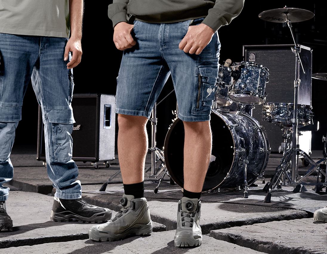 Hosen: Metallica denim shorts + stonewashed