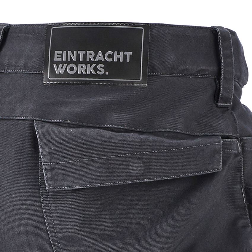 Hosen: Eintracht Trousers + oxidblack 2