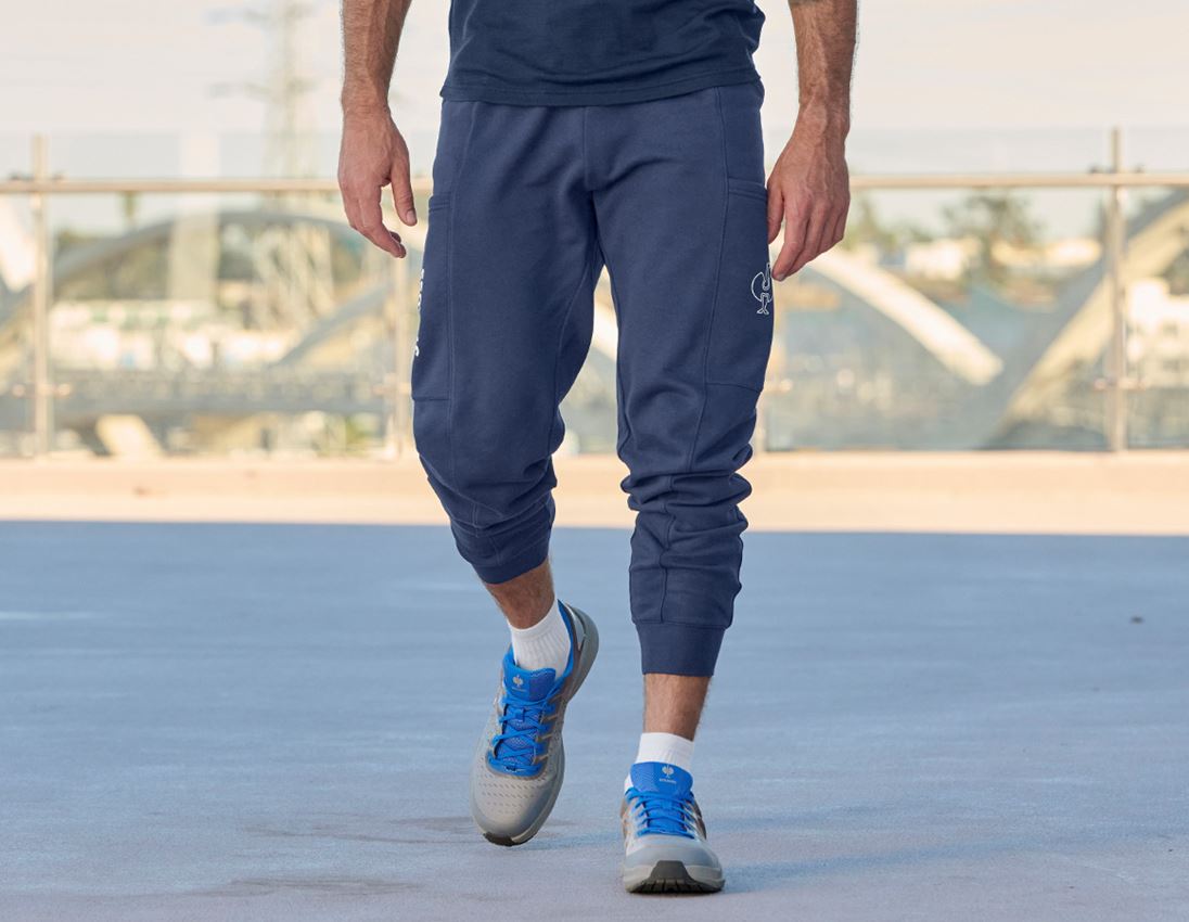 Themen: Sweat Pants light e.s.trail + tiefblau/weiß