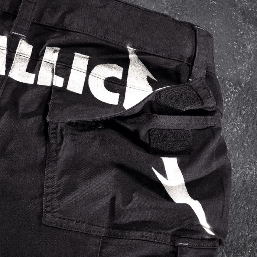 Hosen: Metallica twill shorts + schwarz 2