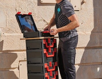 Einfach in Praxis per Klicksystem: Mit STRAUSSbox-System perfekter Werkzeug-Einsatz. Eine Innovation von Workwear Engelbert Strauss.