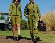 Ultraleicht und superklein verstaubar: Das sind die neuen Windbreaker Jacken e.s.trail für Damen und Herren. 