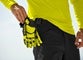 Allseason-Handschuhe e.s.Trail von Engelbert Strauss - in der Farbe Gelb/Schwarz