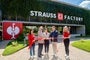 Steffen Strauss eröffnet mit den Partnern Kihak Sung und Rae-Eun Sung von Youngone Corporation den Campus am Reisfeld.